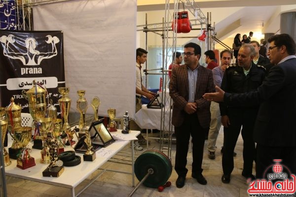 دومین نمایشگاه علمی عملی قهرمانان در سالن دانشکده فنی دانشگاه آزاد اسلامی واحد رفسنجان