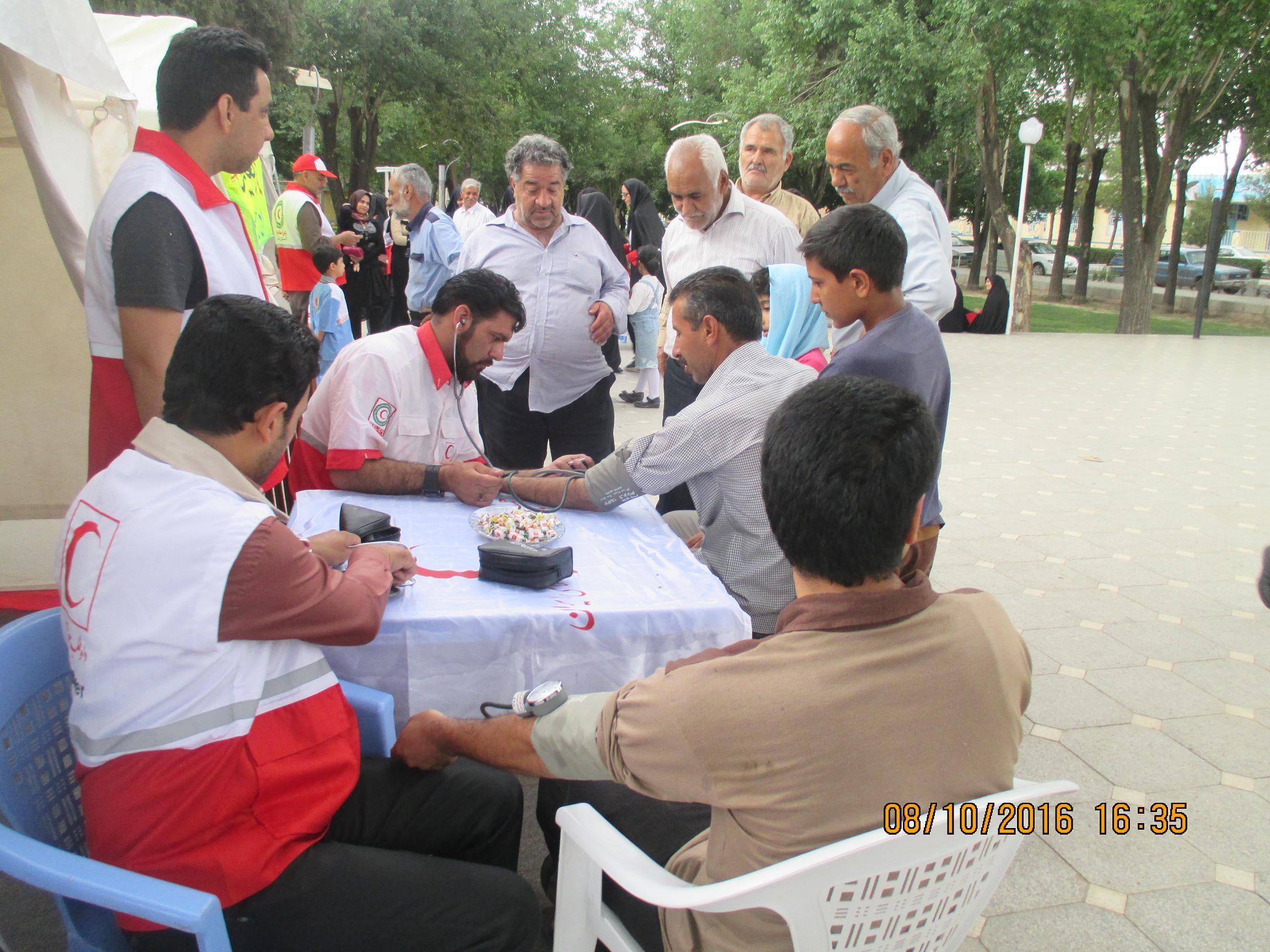 اجرای طرح همراهان مهربانی با حضور امدادگران ، جوانان وداوطلبان جمعیت هلال احمر رفسنجان