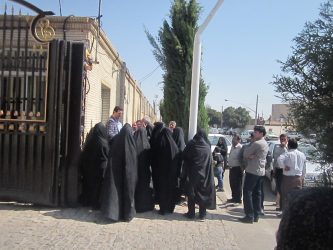 تجمع جمعی از اهالی روستاهای  عبدالله آباد و محمد آباد میثم مقابل فرمانداری