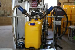 روغن موتور پردیس رفسنجان صادر کننده ۱۱ ساله نمونه در استان