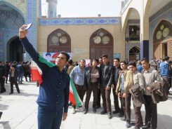 حضور با صلابت پرچم داران نسل چهارمی انقلاب در راهپیمایی ۱۳ آبان در رفسنجان / عکس