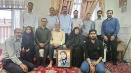 دیدار گروه خادمین شهدای رفسنجان با خانواده شهید دفاع مقدس علی حسین‌پور